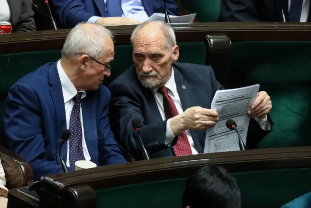 Podkomisja smoleńska zawiadamia prokuraturę o "możliwym zamachu na prezydenta Lecha Kaczyńskiego"