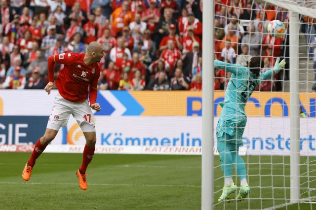 Kamiński strzelił gola dla VfL Wolfsburg. Bayern poległ w Moguncji [WIDEO]