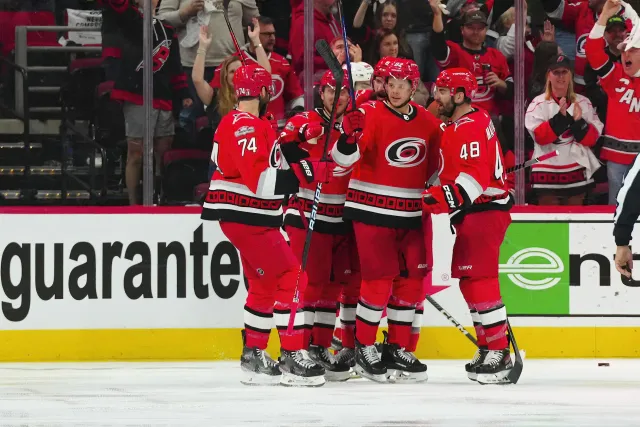 Hokeiści Carolina Hurricanes rozgromili New Jersey Devils