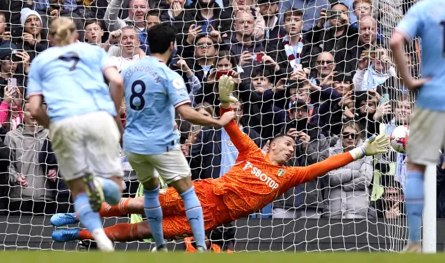 Guendogan miał szansę na hat-tricka, ale zmarnował rzut karny