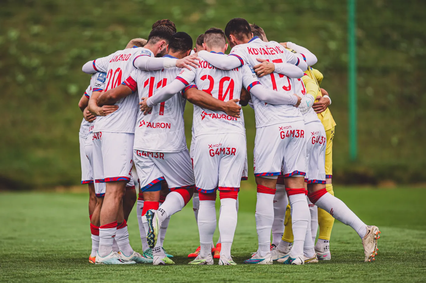 240 milionów złotych dla klubów Ekstraklasy. Najwięcej dostały Raków i Legia