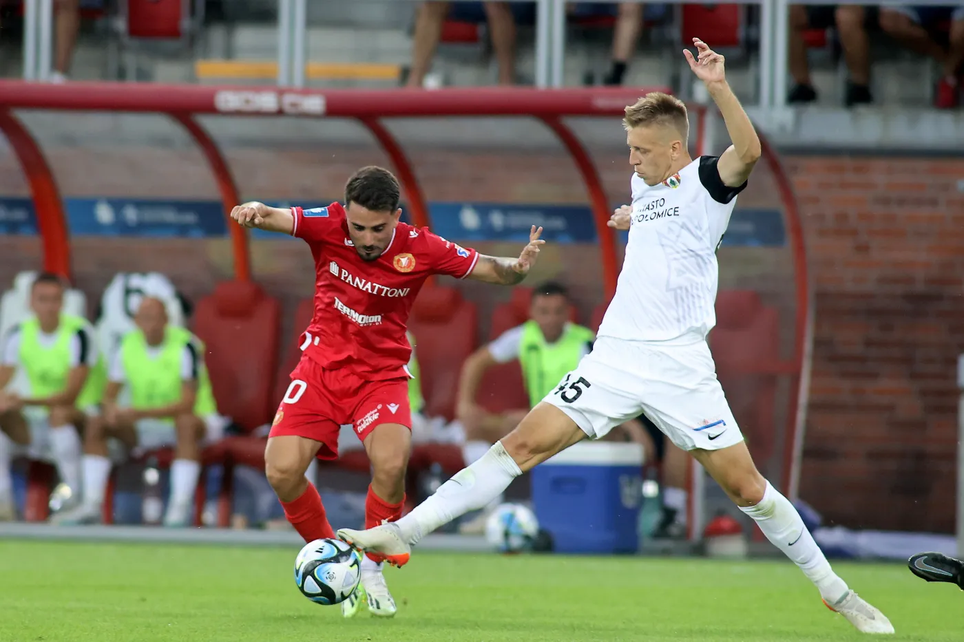 Pięć goli w Łodzi. Widzew nie zabłądził w Puszczy [WIDEO]