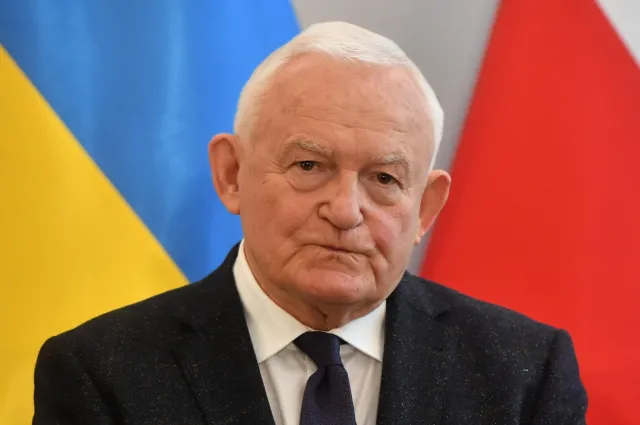 Miller kpi z Kaczyńskiego. Zaproponował specjalne pytanie referendalne