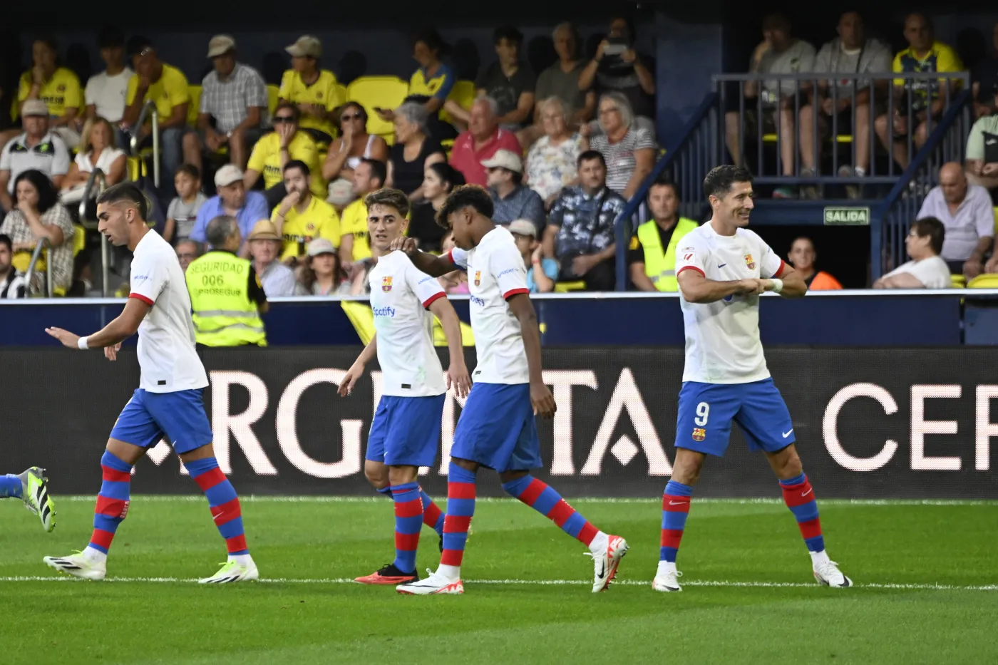 Robert Lewandowski trafił pierwszy raz w tym sezonie. Gol na wagę trzech punktów [WIDEO]