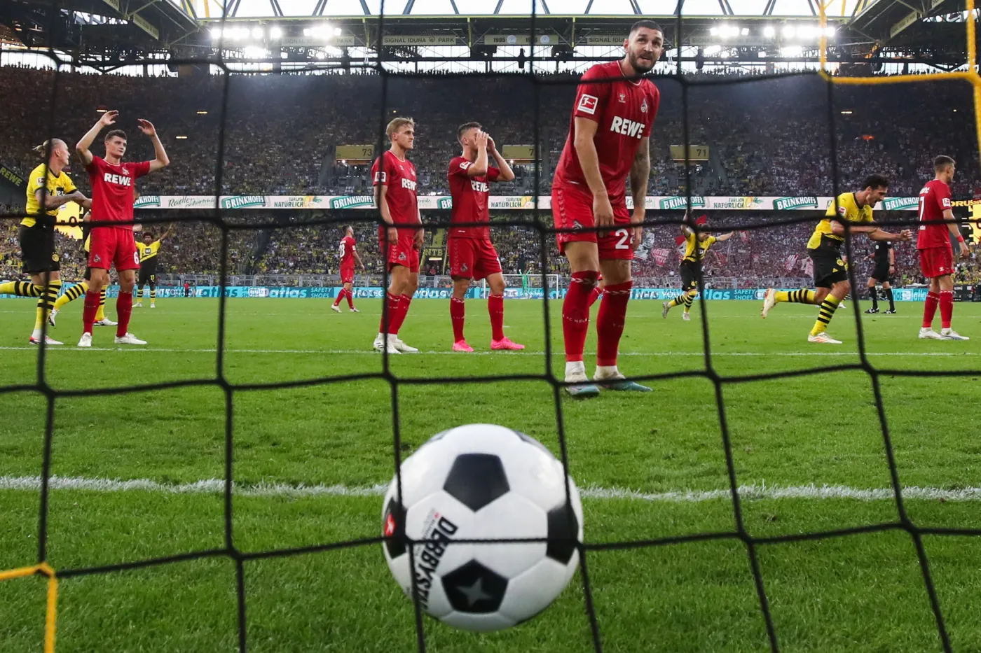 Grad goli w inauguracyjnej kolejce Bundesligi. Najwięcej padło ich w Augsburgu
