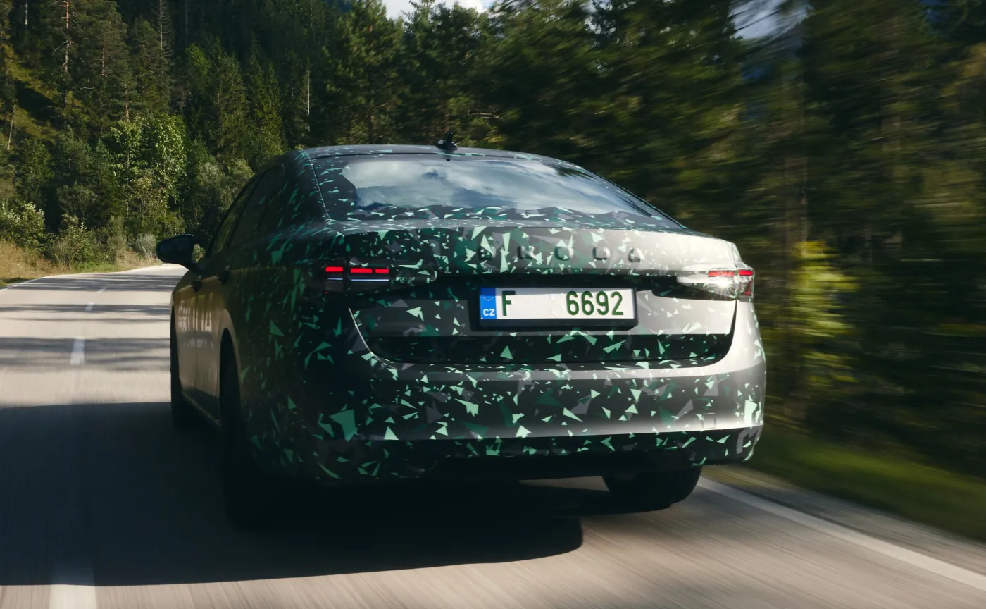 Nowa Skoda Superb liftback