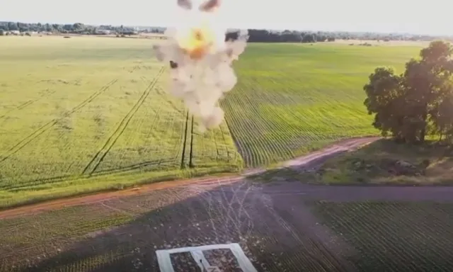 Zniszczone rosyjskie Su-30 i MiG-29. Lotnisko w Kursku zaatakowały... drony z kartonu