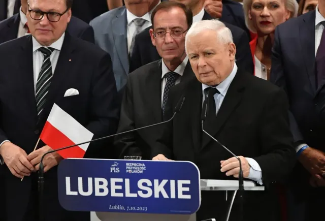 Wybory 2023. Jarosław Kaczyński: Nie ma pieniędzy? Jakoś tam, gdzie nasi rządzą, te pieniądze są...