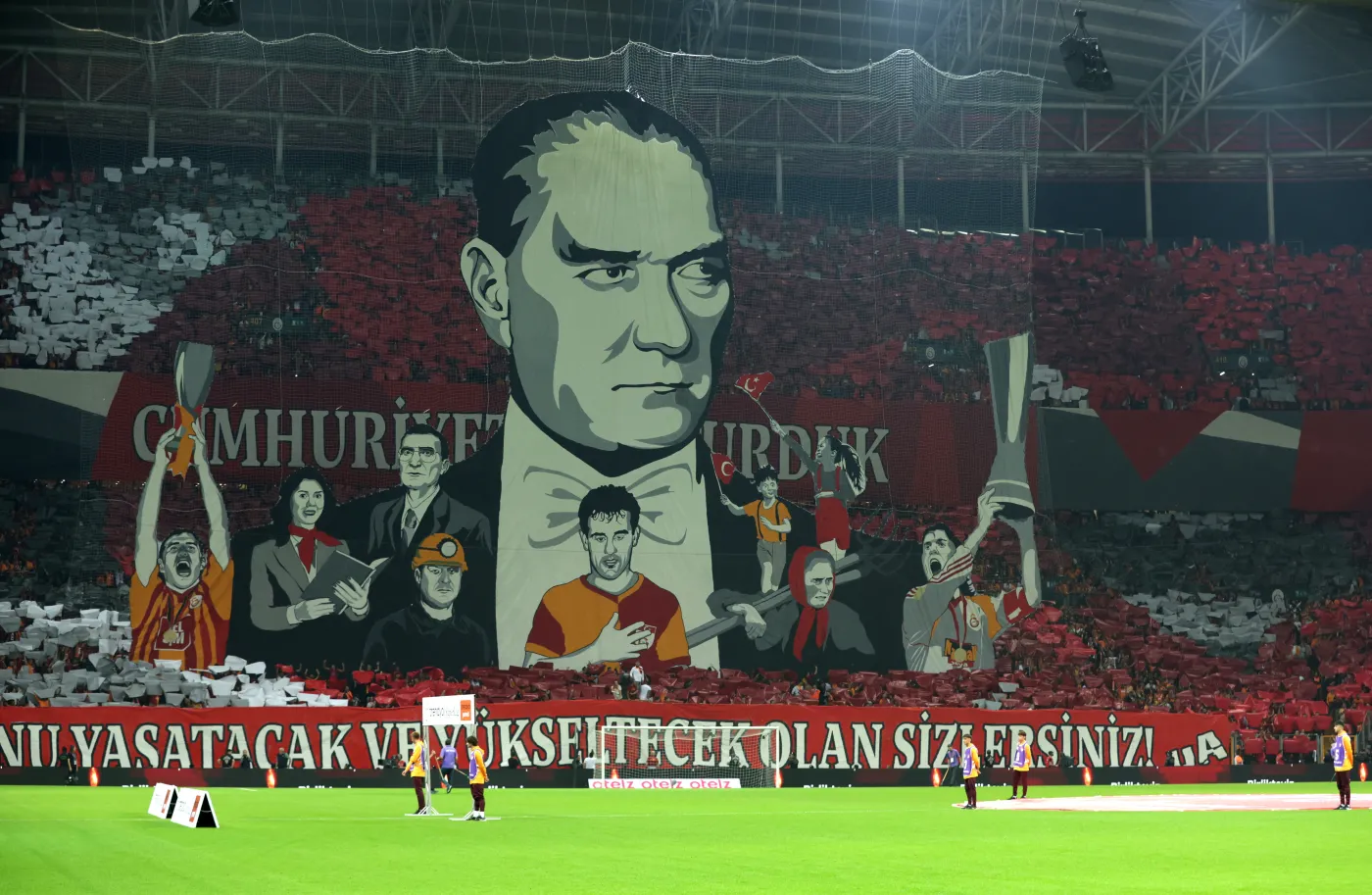Zamieszki z udziałem kibiców Galatasaray i Bayernu w centrum Stambułu [WIDEO]