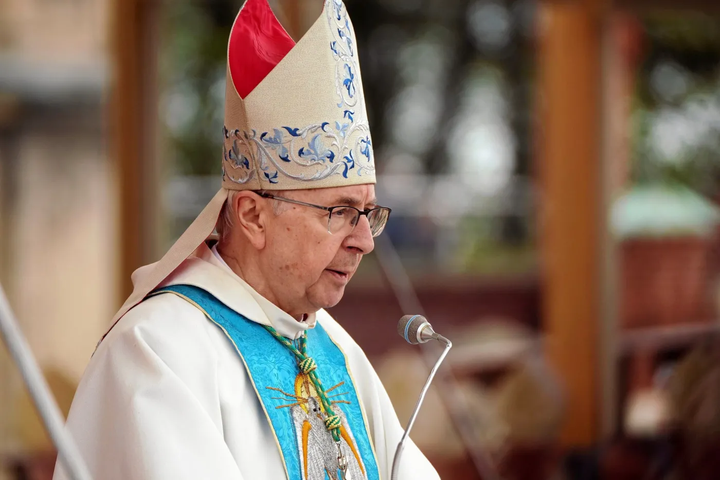 Niemiecki biskup odpowiada abp. Gądeckiemu: Jakim prawem podważa naszą katolickość?