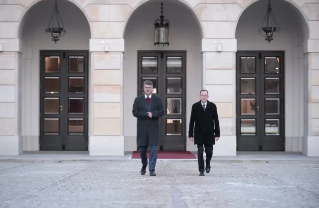 Prawnicy stawiają sprawę jasno: Nie ma czegoś takiego, jak przywrócenie mandatu