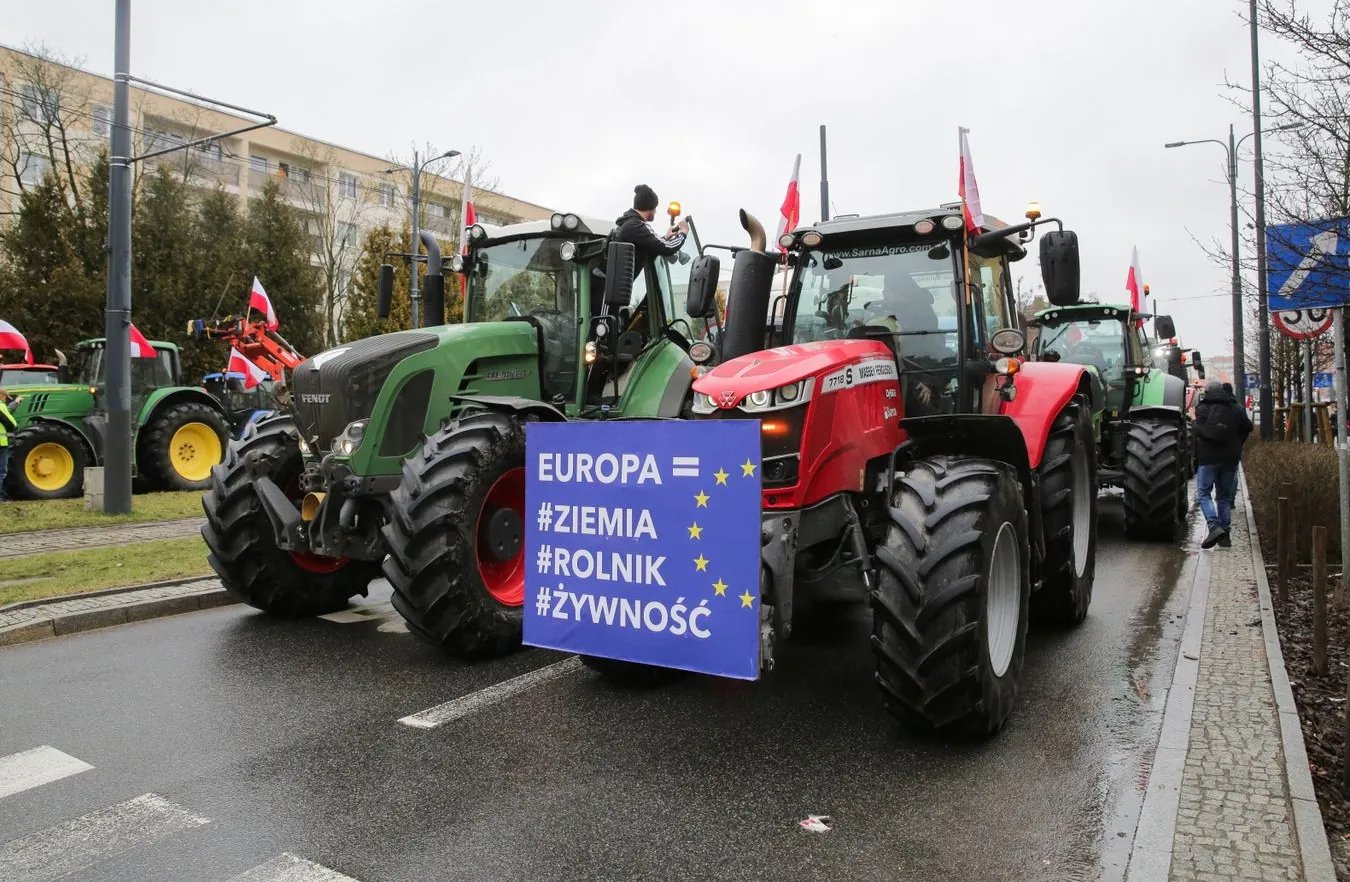 Skandal z flagą ZSRR i banerem. Prokuratura wszczęła śledztwo
