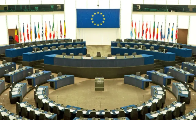 Liberałowie w Parlamencie Europejskim: KE powinna przejść do działania wobec Polski