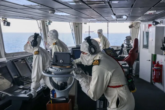 Pierwszy taki przypadek od wojny w Zatoce Perskiej. Okręt Royal Navy otworzył ogień