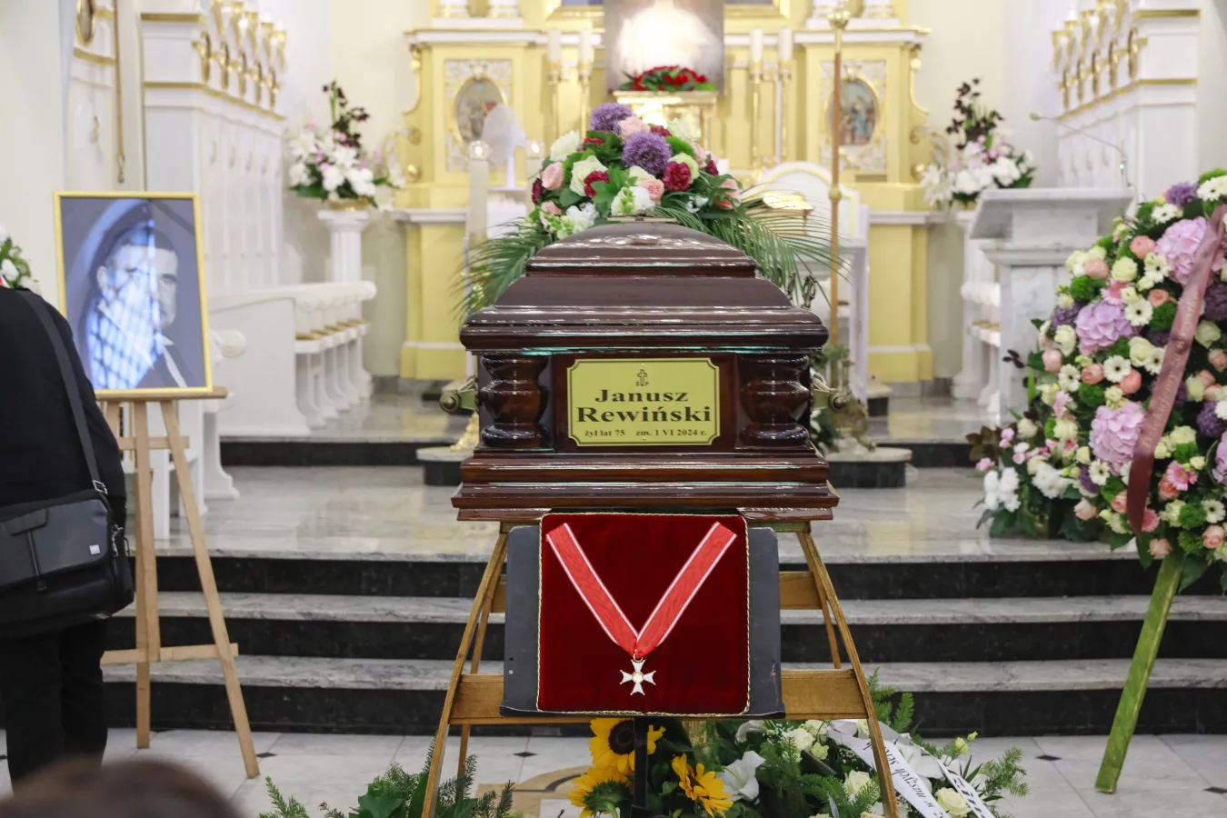 Pogrzeb Janusza Rewińskiego. Pożegnali go przyjaciele z dawnych lat [FOTO]