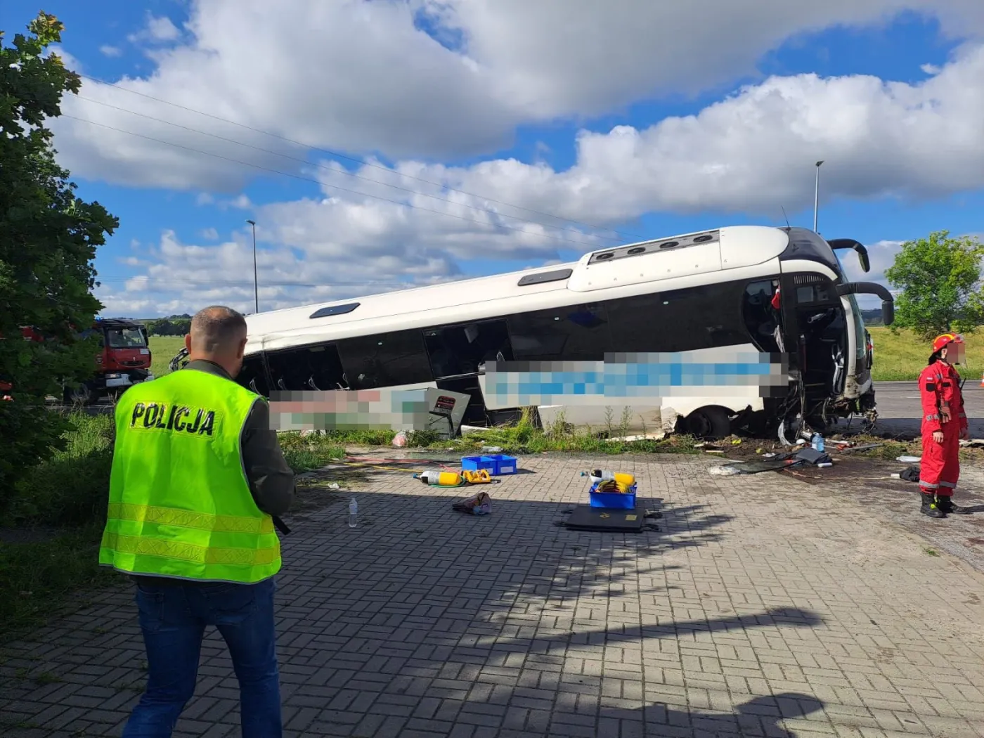 Wypadek autokaru na DK 17. Wielu rannych trafiło do szpitala