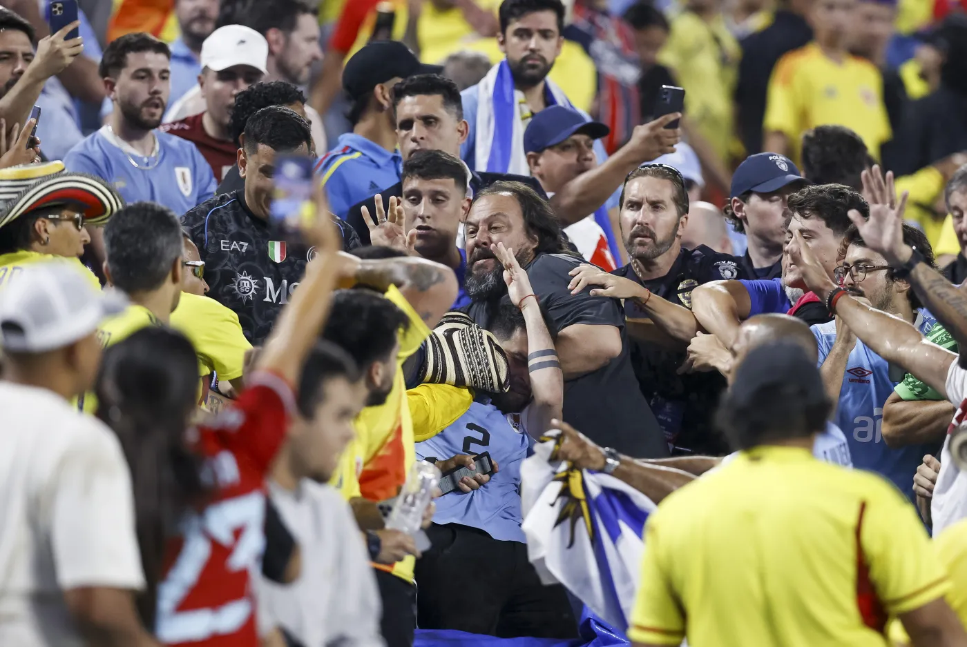 Copa America. Piłkarze reprezentacji Urugwaju pobili się kolumbijskimi kibicami
