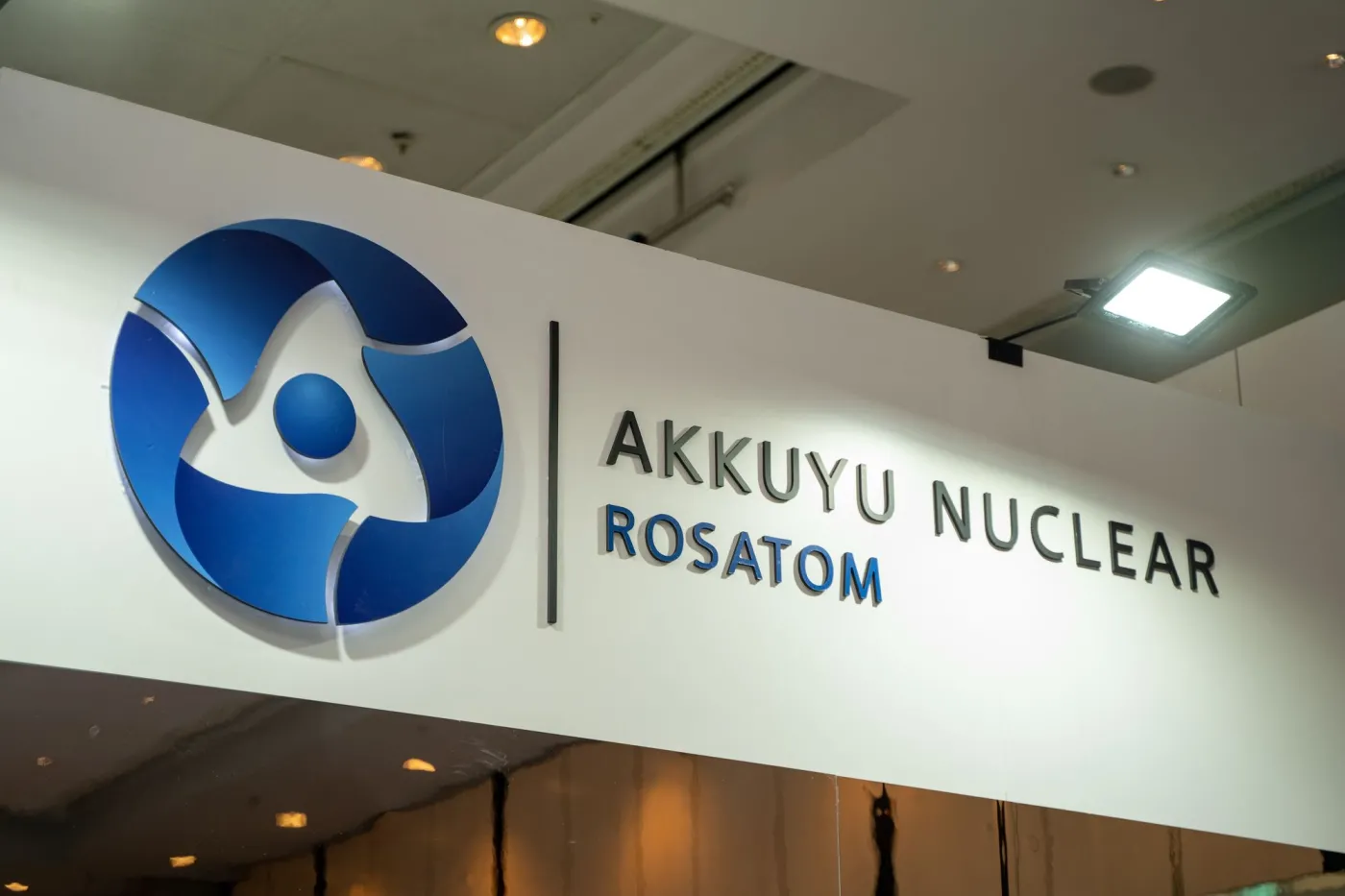 Sto lat rosyjskiej kontroli nad kluczową infrastrukturą kraju NATO. Skandaliczna umowa z Moskwą