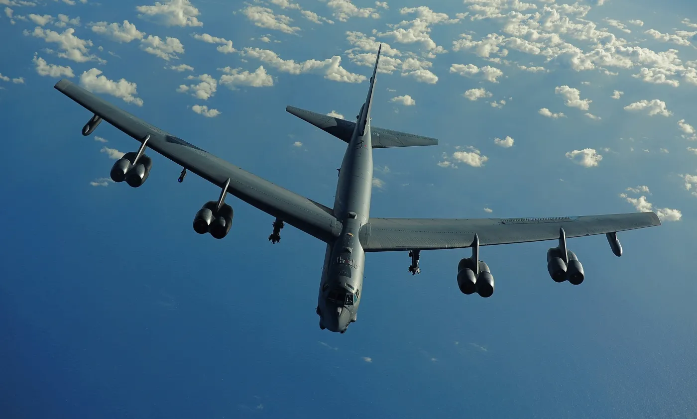 Amerykańskie bombowce B-52 nad wszystkimi krajami NATO