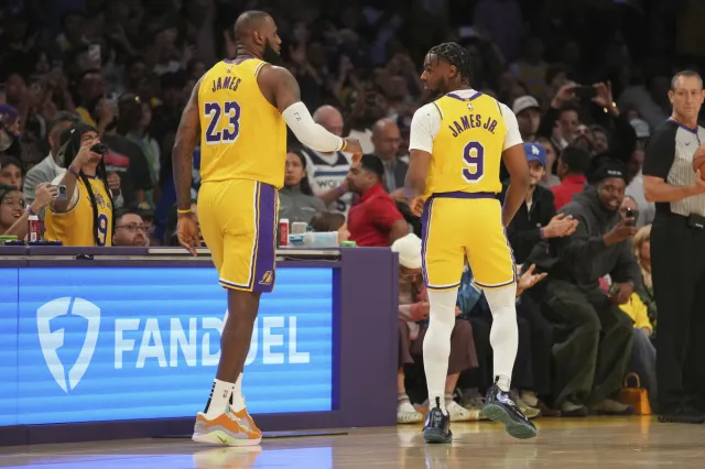 LeBron James z synem przeszli do historii. To pierwszy taki duet w NBA