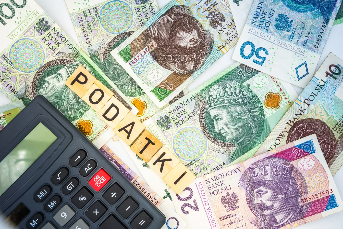 Rewolucja w polskim systemie podatkowym od 2025 roku: wyższa akcyza, kasowy PIT, podatek wyrównawczy, JPK-CIT, dyrektywa CSRD i więcej [LISTA]