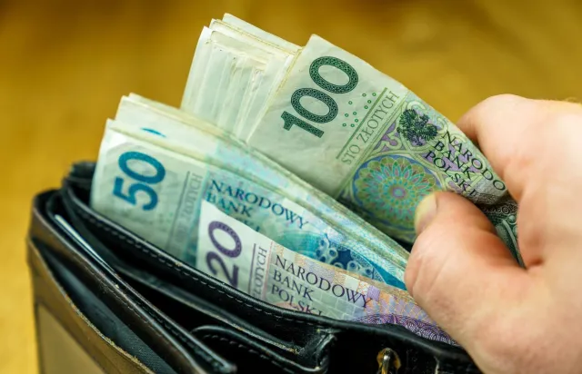 1300 zł co miesiąc dla każdego bez żadnych warunków: bezwarunkowy dochód podstawowy z ZUS na konto