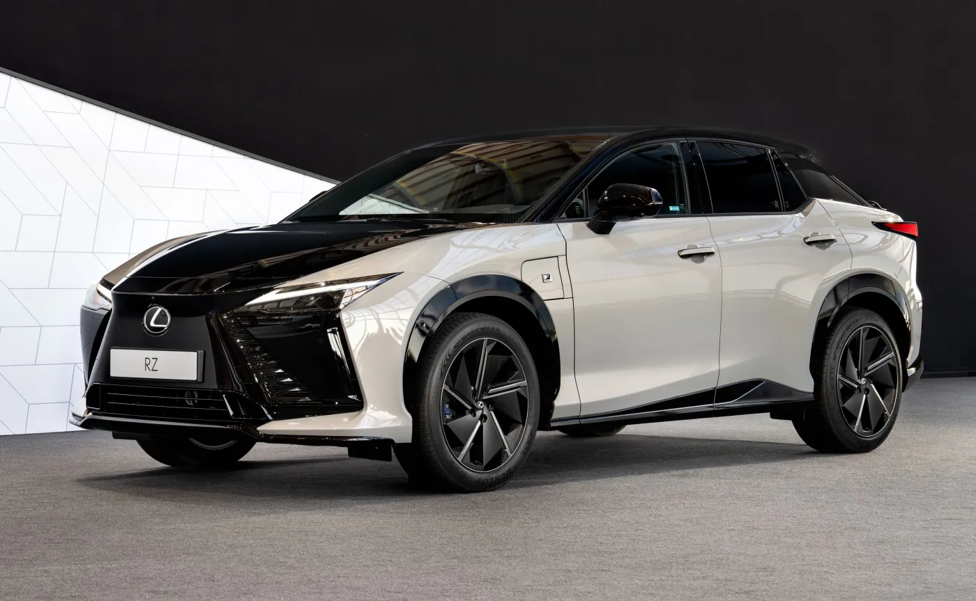 Nowy Lexus RZ 550e F SPORT