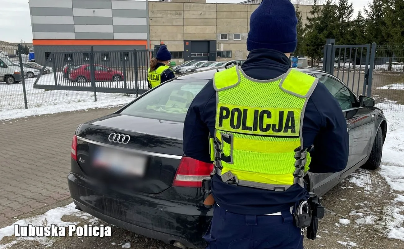 Policja kontroluje kierowców
