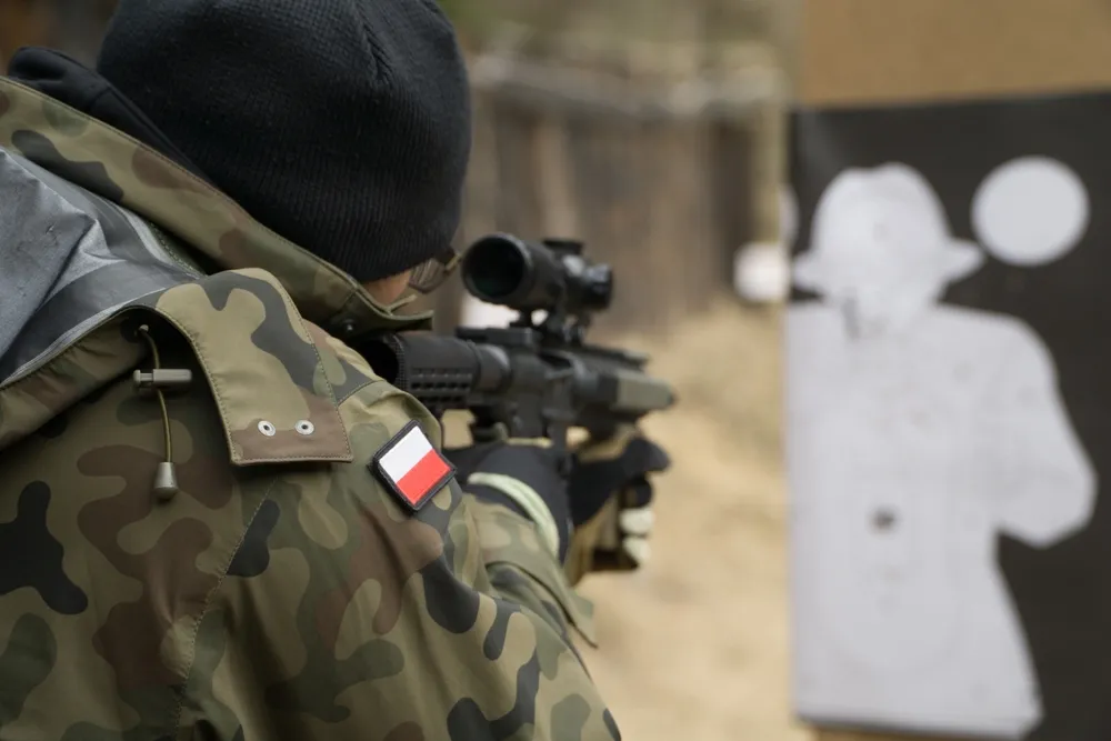 Czy Polska powinna przywrócić powszechny pobór? Prawie połowa Polaków jest na "tak"