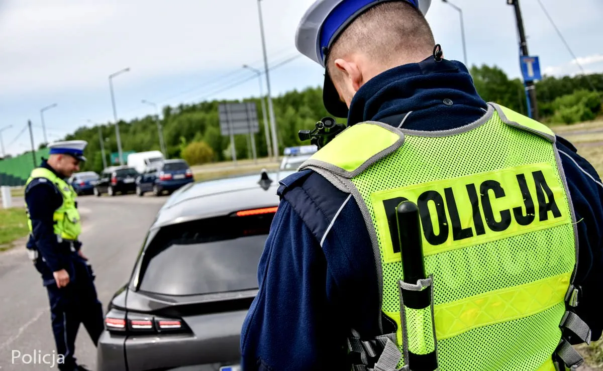 Każdy kierowca musi wozić dwie rzeczy. To obowiązkowe wyposażenie auta