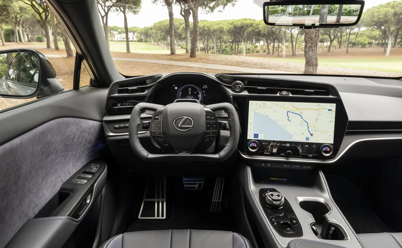 Nowy Lexus RZ 550e F SPORT
