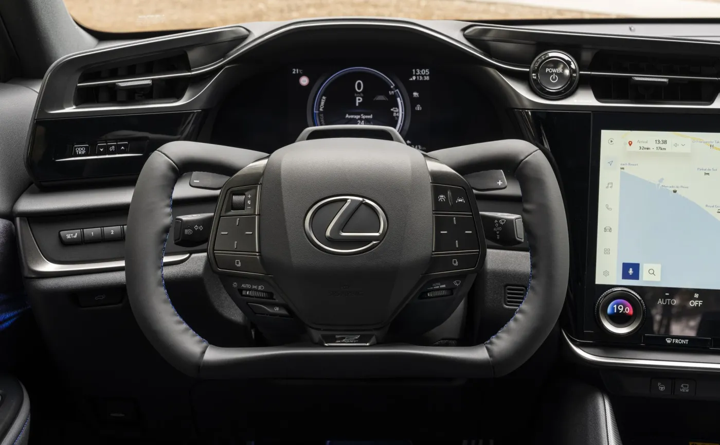 Nowy Lexus RZ 550e F SPORT