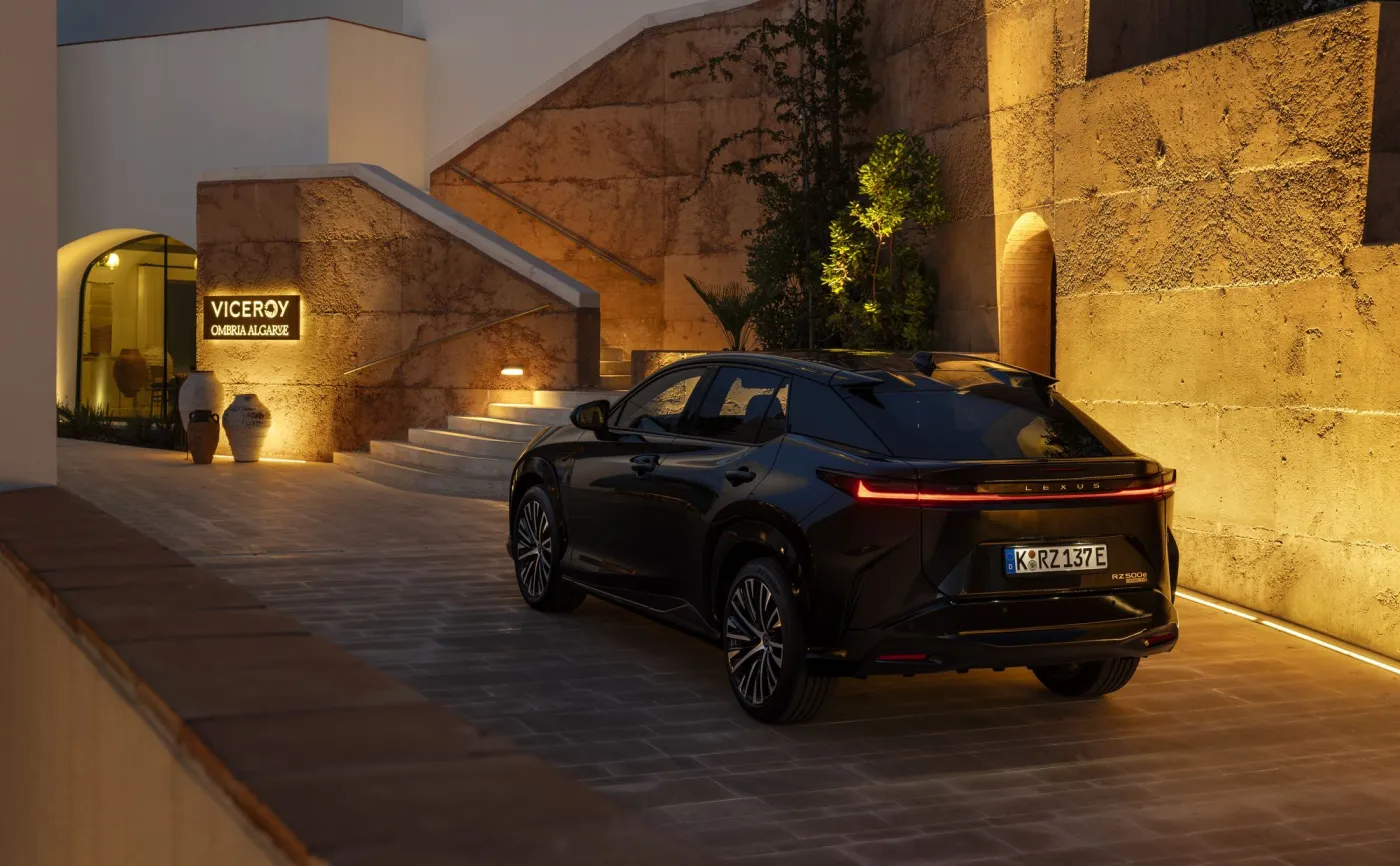 Nowy Lexus RZ 550e F SPORT