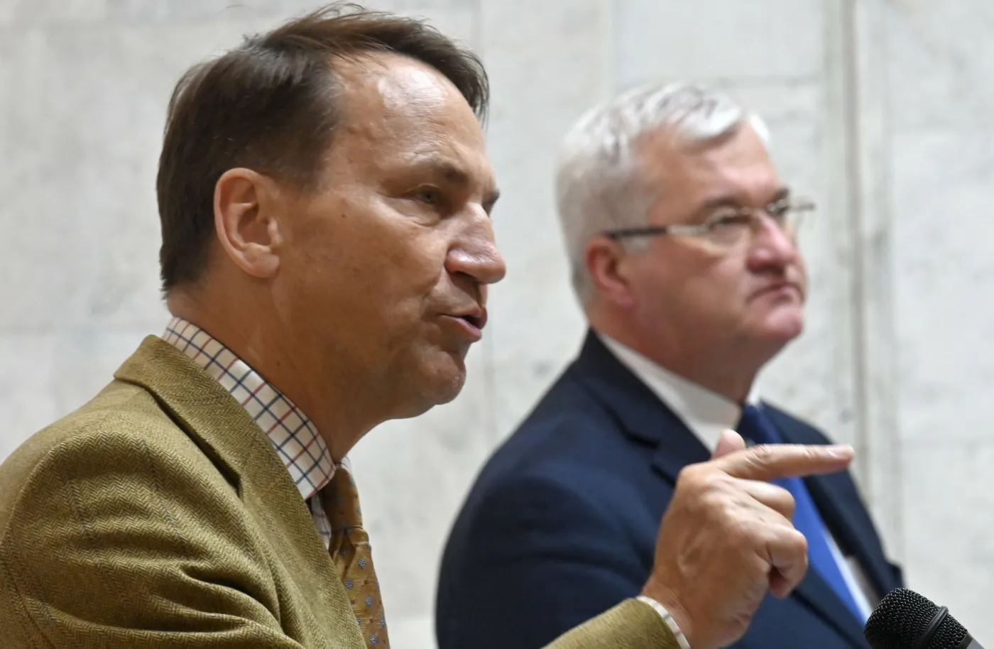 Sikorski: Nie jesteśmy w stanie wojny z Rosją. Ale prawdą jest, że Ukraińcy poprosili nas o pomoc w zestrzeliwaniu dronów i rakiet