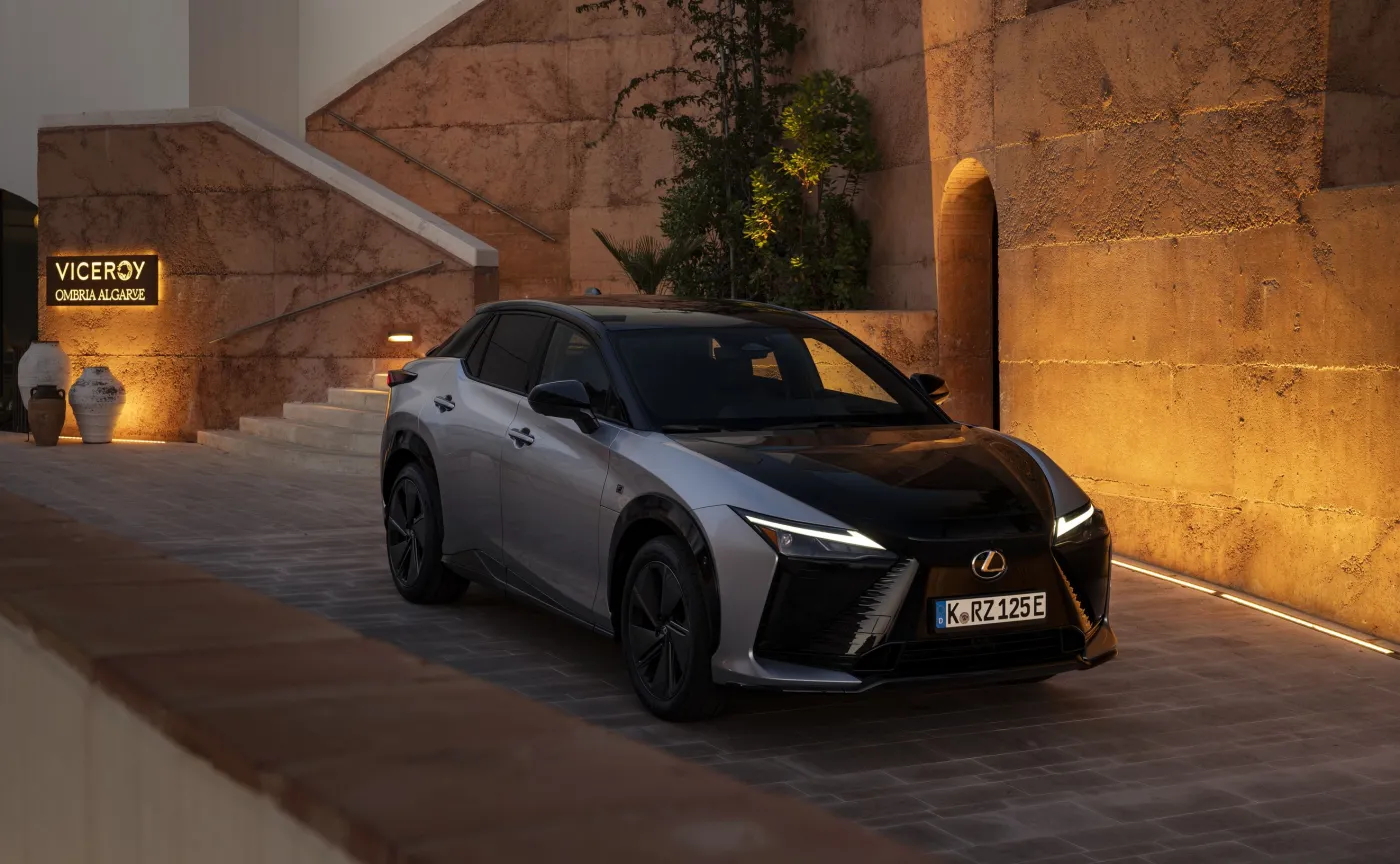Nowy Lexus RZ 550e F SPORT
