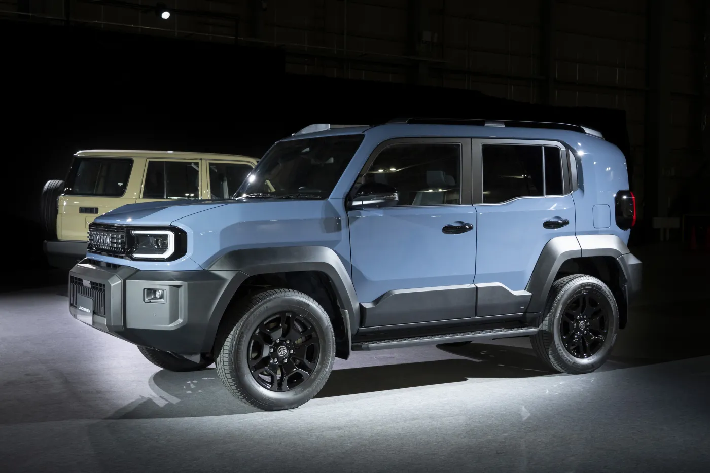 Nowa Toyota FJ wjeżdża na rynek. Ma silnik 2.7 i wygląda obłędnie