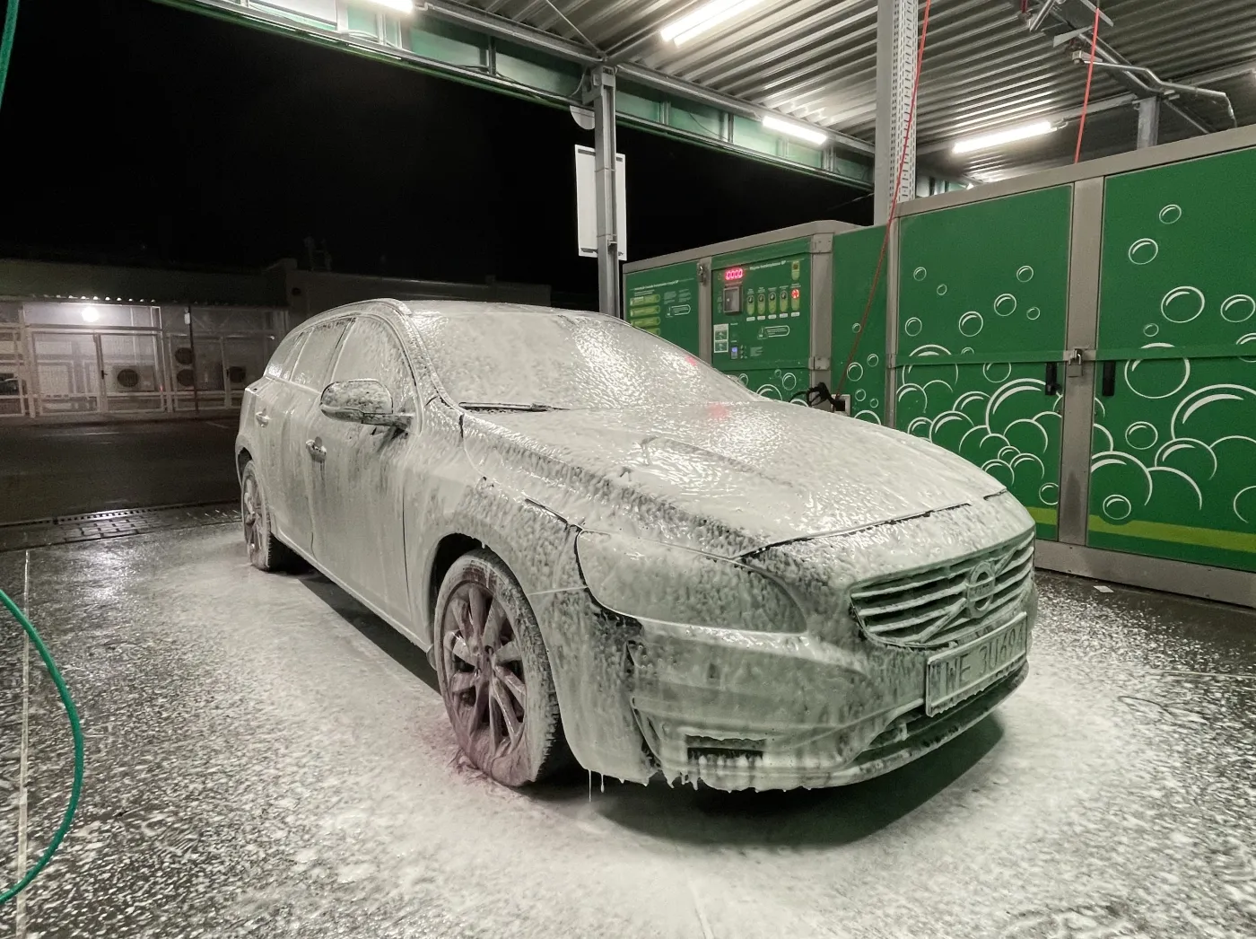 Chcesz umyć auto? Lepiej poczekaj kilka dni - możesz uniknąć problemów