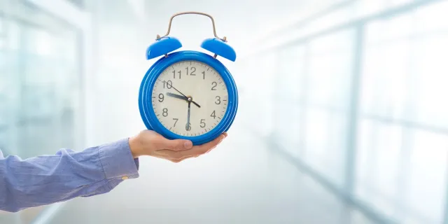 Dlaczego czas tak pędzi? Psychologowie wyjaśniają globalne zjawisko