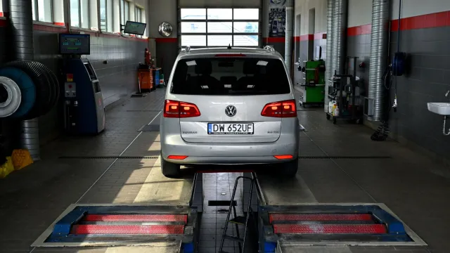 Wchodzi nowe badanie auta. UE: Diagnosta sprawdzi jedną rzecz i nie podbije dowodu