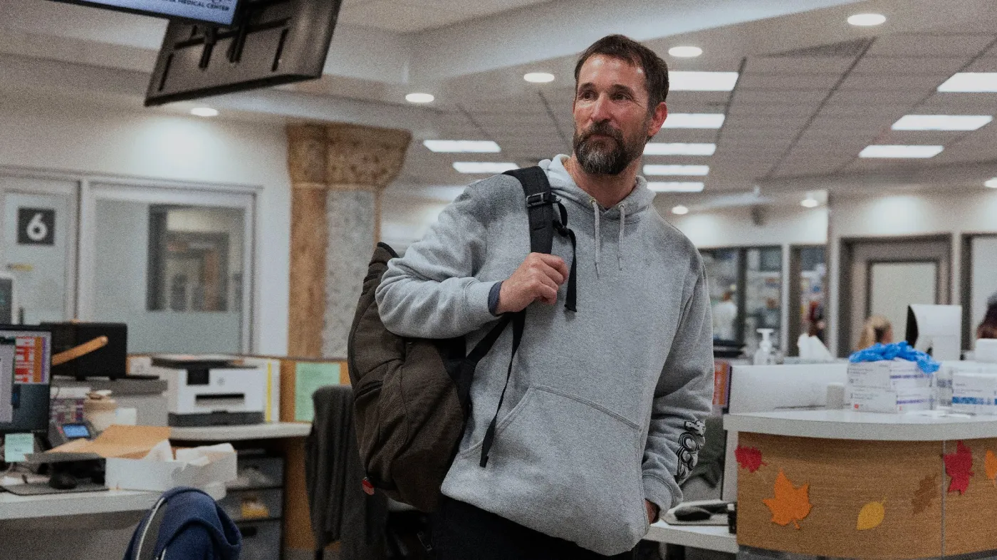 Noah Wyle w serialu "The Pitt"
