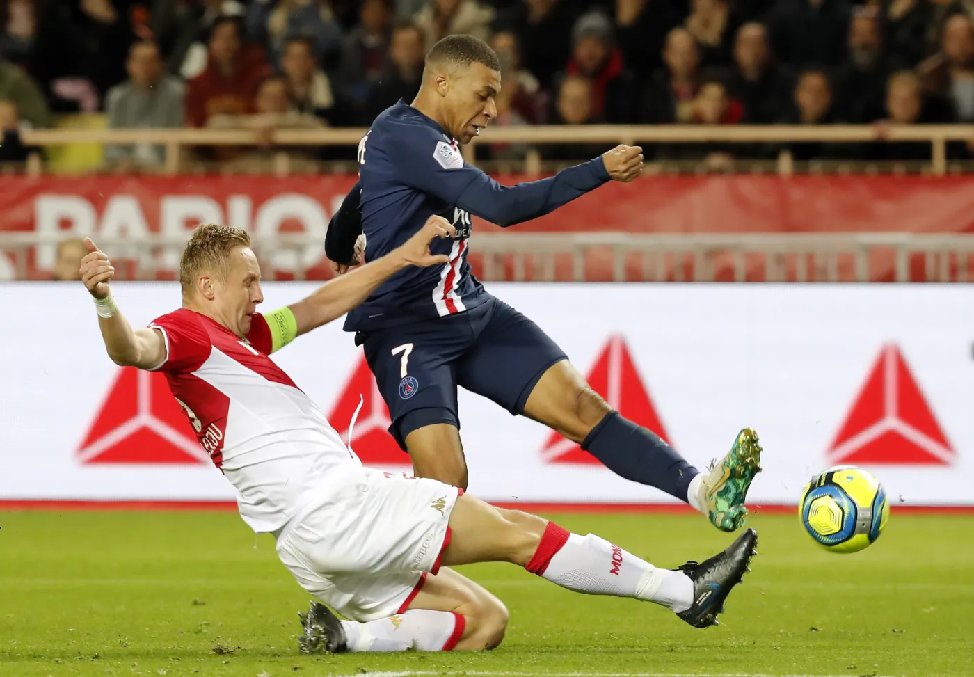 Liga francuska: Rzut karny dla PSG po faulu Glika. Klęska Monaco [WIDEO]
