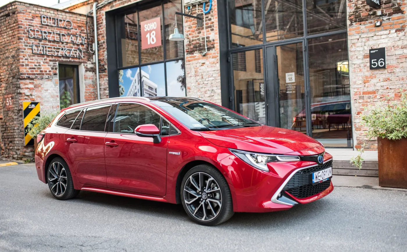 Toyota Corolla TS Kombi 2.0 Hybrid e-CVT Executive 