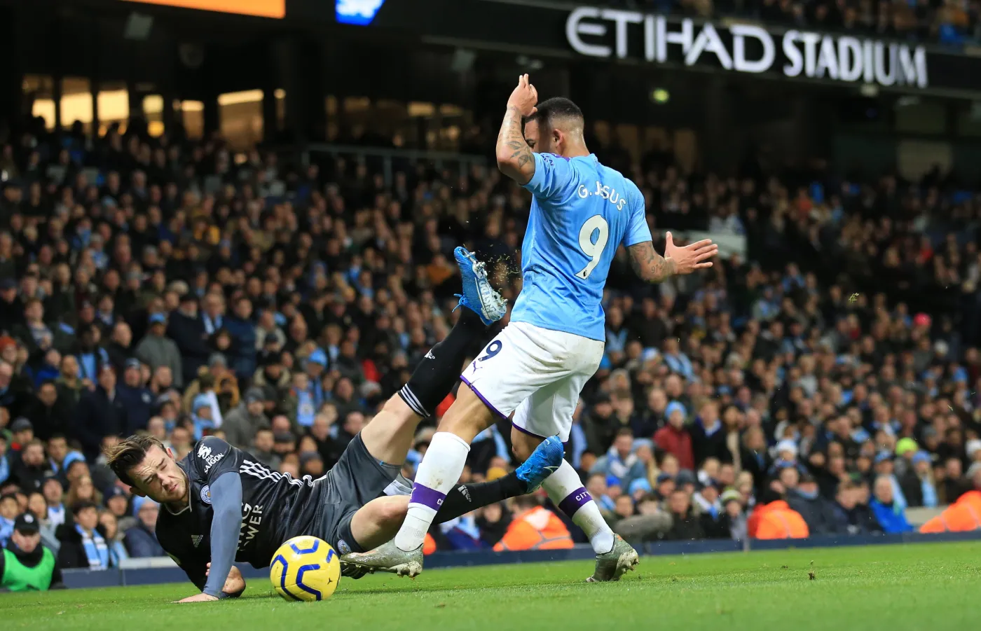 Liga angielska: Leicester bez szans w starciu z Man City. Ważna wygrana drużyny Bednarka