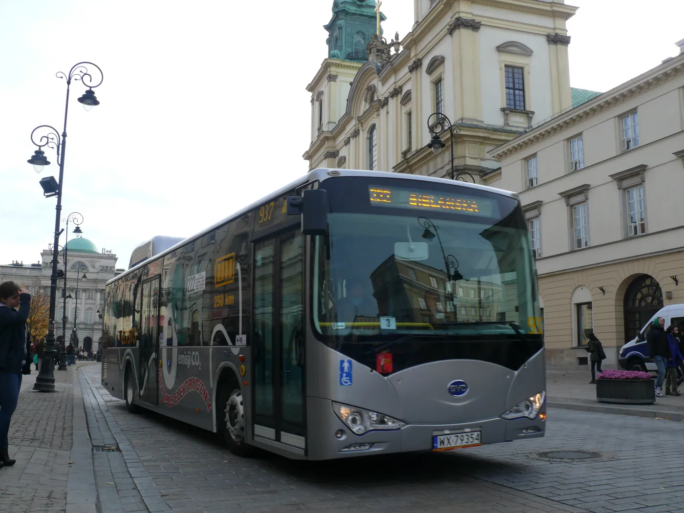 Chińskie autobusy elektryczne podbiją Polskę? Producent z Państwa Środka straszy Solarisa