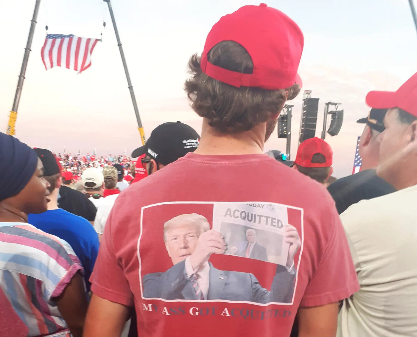 4640303-entuzjastyczny-lud-maga-ktorego.jpg
