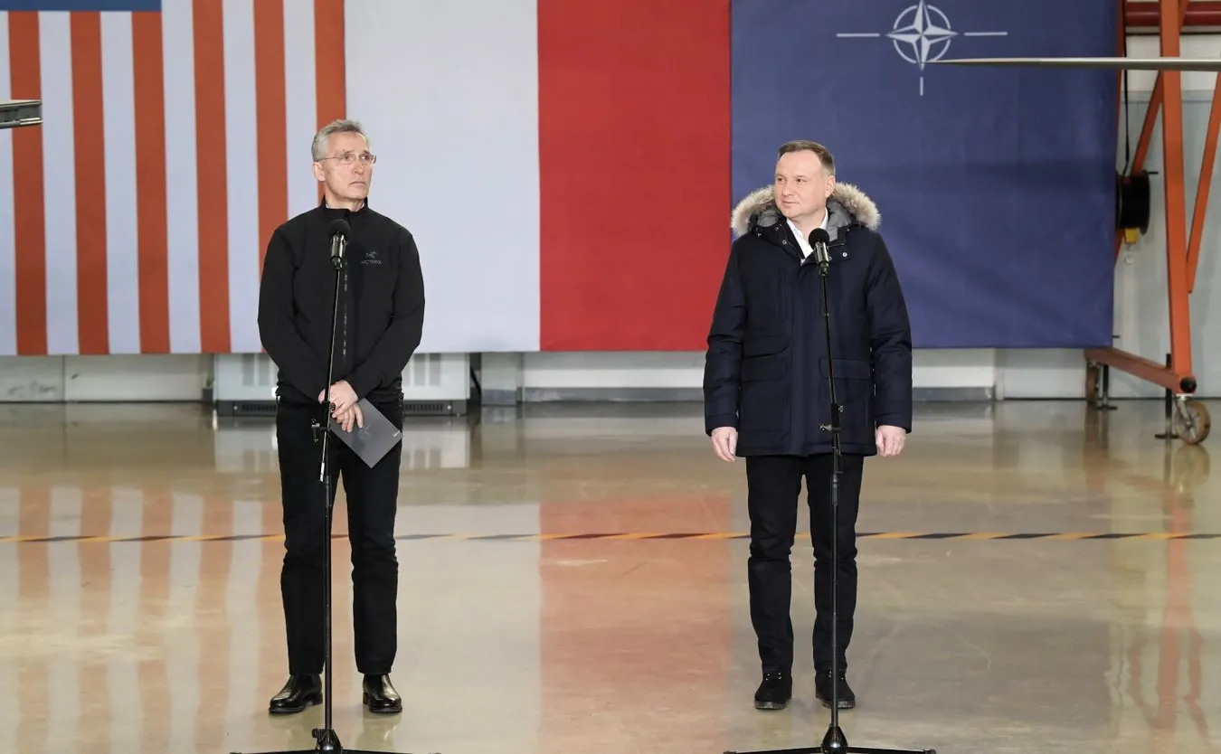 Stoltenberg i Duda: NATO nie zamierza wysyłać wojsk czy samolotów na Ukrainę