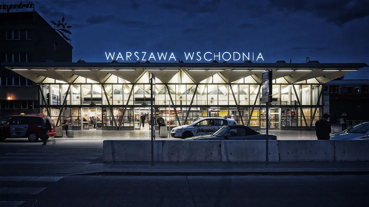 Dworzec Warszawa Wschodnia, fot. Radek Kołakowski, Licencja CC0 