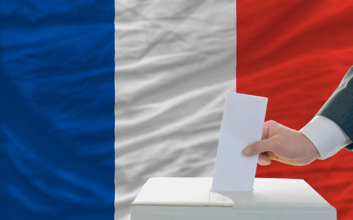 I turę wyborów parlamentarnych we Francji wygrała koalicja Macrona