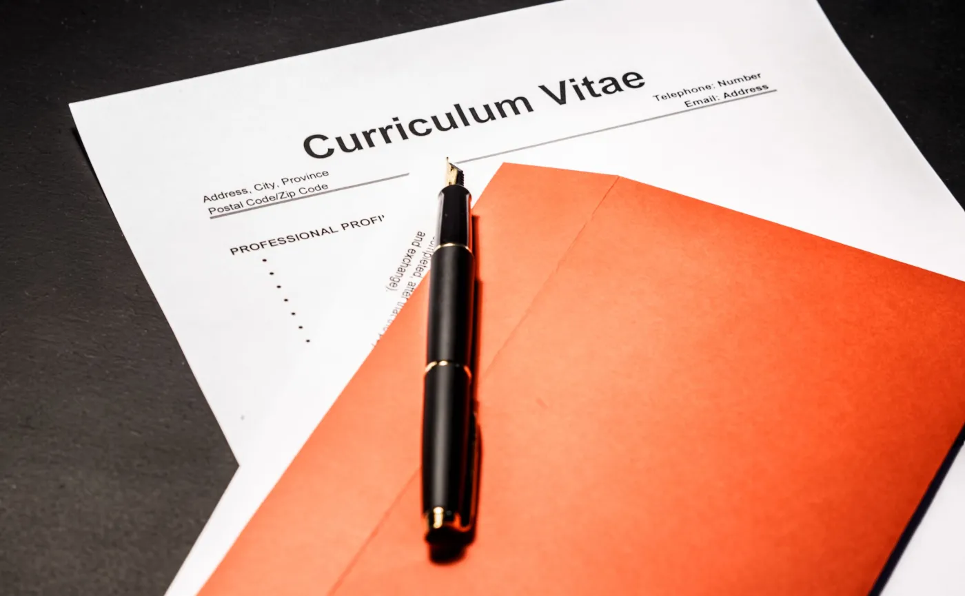 Dyplomy i doświadczenie zawodowe przestają się liczyć. Firmy szukają pracowników z konkretnymi umiejętnościami