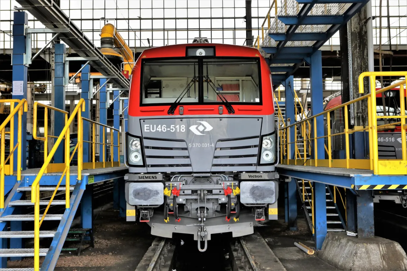 4271905-nowe-lokomotywy-vectron-w-barwach.jpg